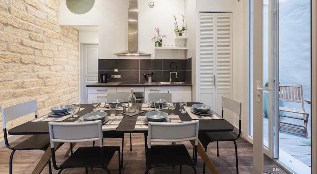 Du Guesclin Comedie Apartment *